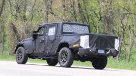 2019-jeep-wrangler-pickup-spy-photo.jpg