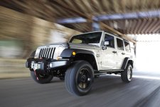2012-jeep-wrangler-special-edition-call-of-duty-modern-warfare-3-4.jpg