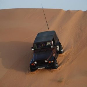 Abu Dhabi Blacksheep: Kiwi desending a dune