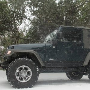 IMG_4863_jeep-snow