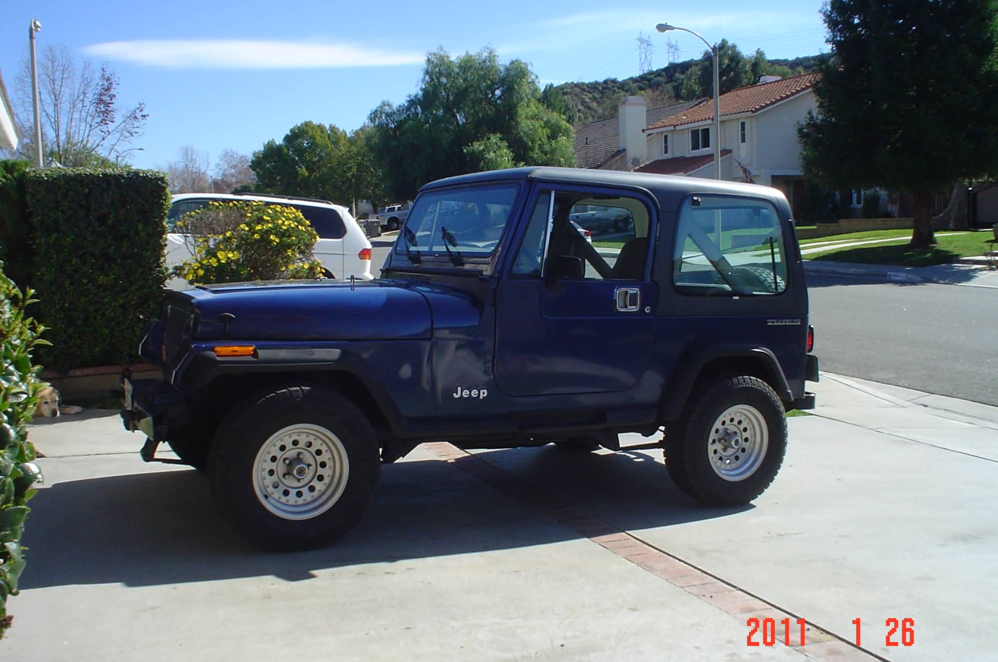 1-2-11_049_jeep